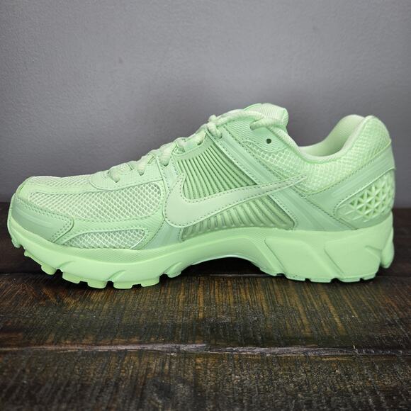 NEW Nike Zoom Vomero 5 Mens Size 10 Running Shoes Sneaker Green HF5493 301 - Picture 6 of 12